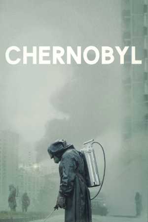 Científicos y autoridades de la Unión Soviética observando el incendio provocado en la planta nuclear de Chernobyl